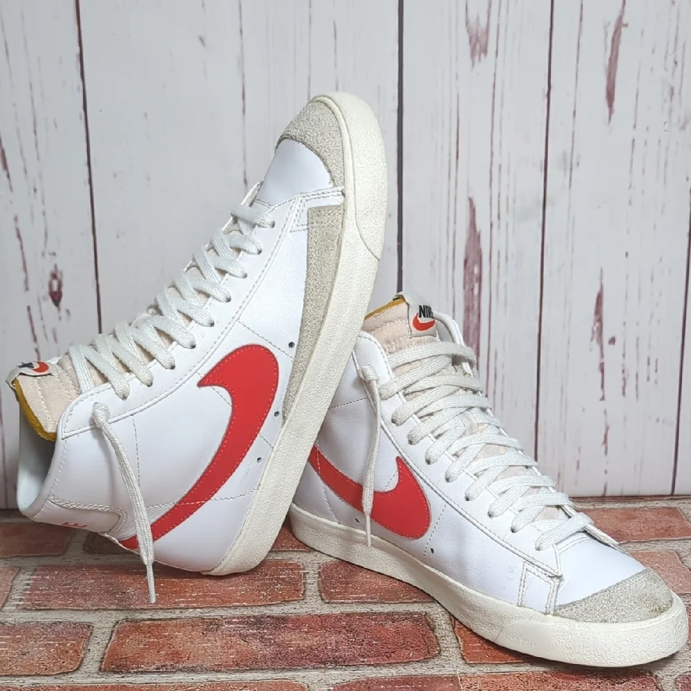 NIKE Sail White Blazer Mid 77 Habanero Red Logo High‎ Top Sneaker Women's 9.5